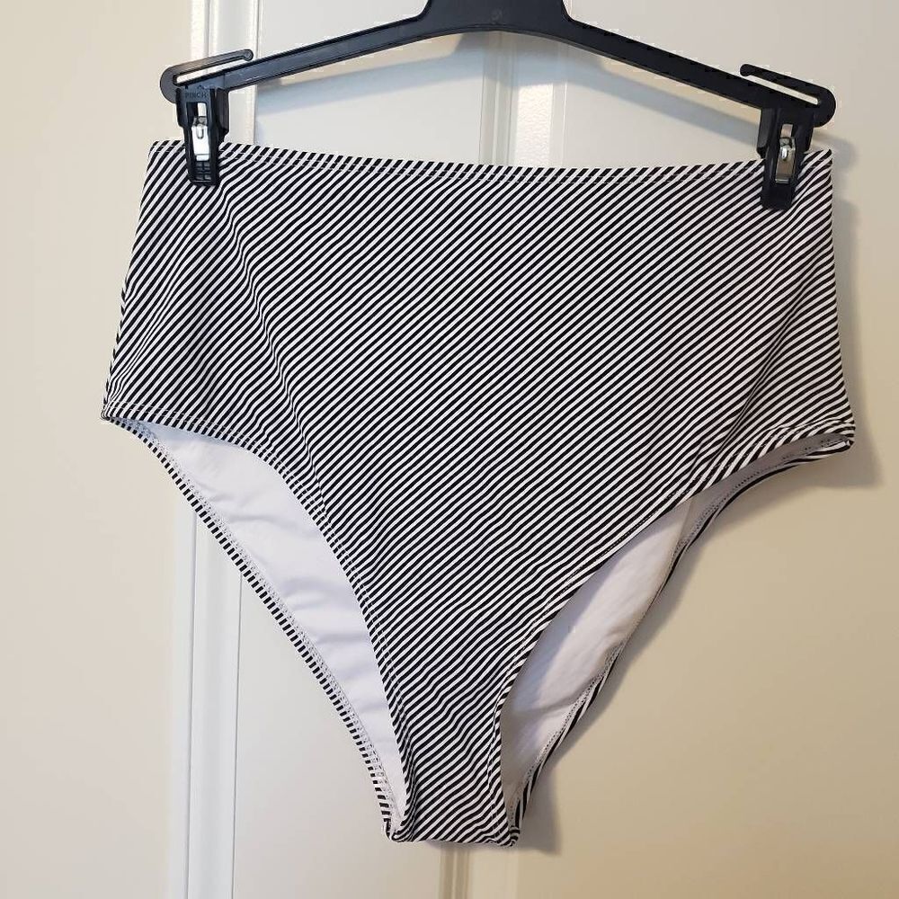NWT Cupshe Black and white diagonal stripe bikini bottoms